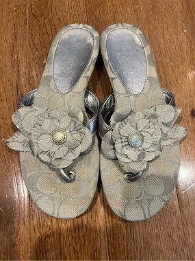 Coach Signature Sandals Sz 6 Silver Grey